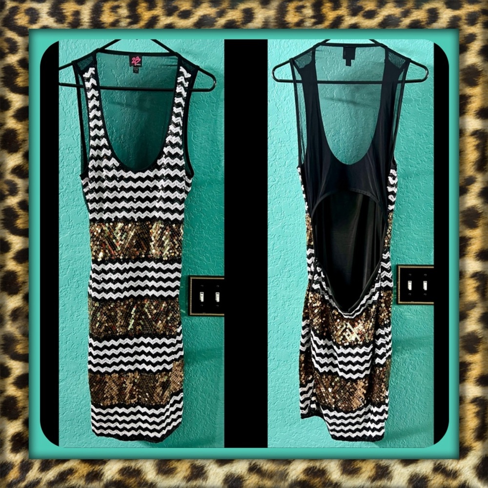 👑✅PRICE FIRM✅ Beautiful Gold and Black Sequin BEBE Dress